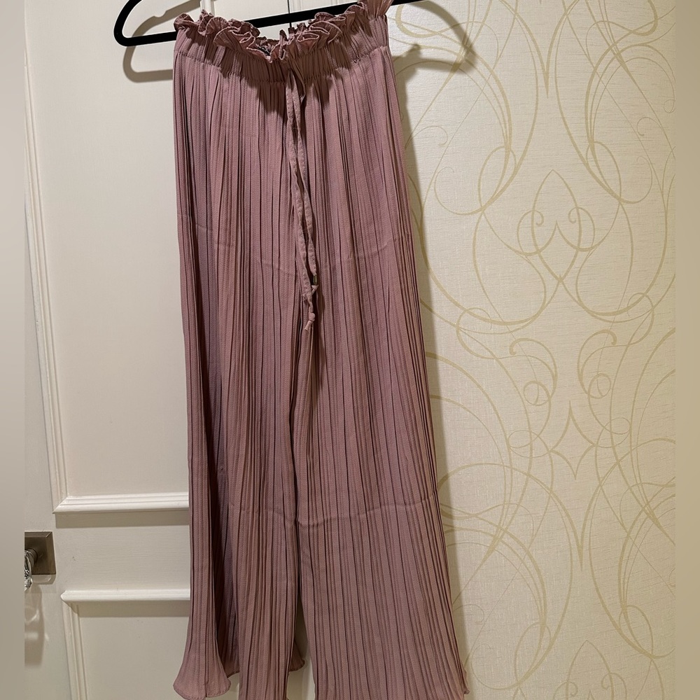 Beautiful pleated wide leg pants in maybe with ruffle waist